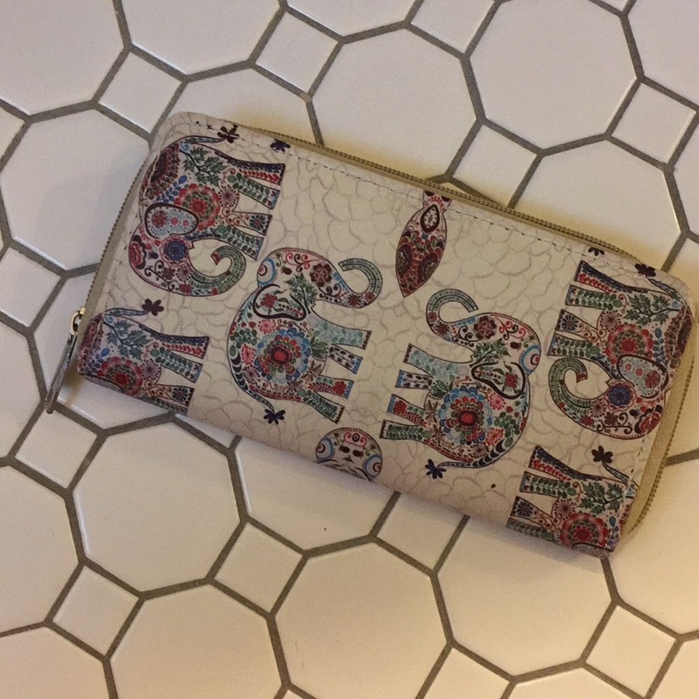 I’m selling an elephant wallet ☺️
